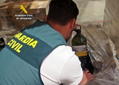 Guardia-Civil Robos Foto La Guardia Civil desmantela una red tras el robo de casi 5.000 litros de aceite virgen extra en una cooperativa de la Sierra Sur de Sevilla