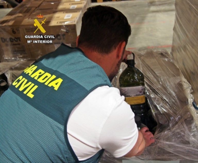 Foto La Guardia Civil desmantela una red tras el robo de casi 5.000 litros de aceite virgen extra en una cooperativa de la Sierra Sur de Sevilla