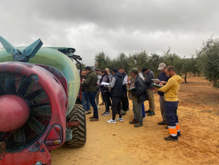 Foto Nuevo curso de Aplicador de productos fitosanitarios cualificado en Huévar del Aljarafe