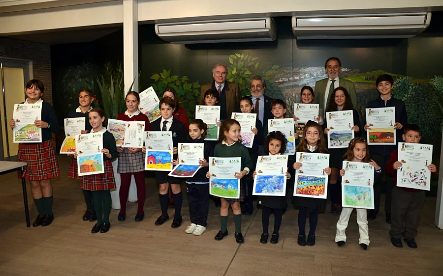 ASAJA-Sevilla y la Fundación Caja Rural del Sur entregan los premios del concurso infantil de pintura La agricultura y la ganadería vistas por los niños Foto ASAJA-Sevilla y la Fundación Caja Rural del Sur entregan los premios del concurso infantil de pintura “La agricultura y la ganadería vistas por los niños”