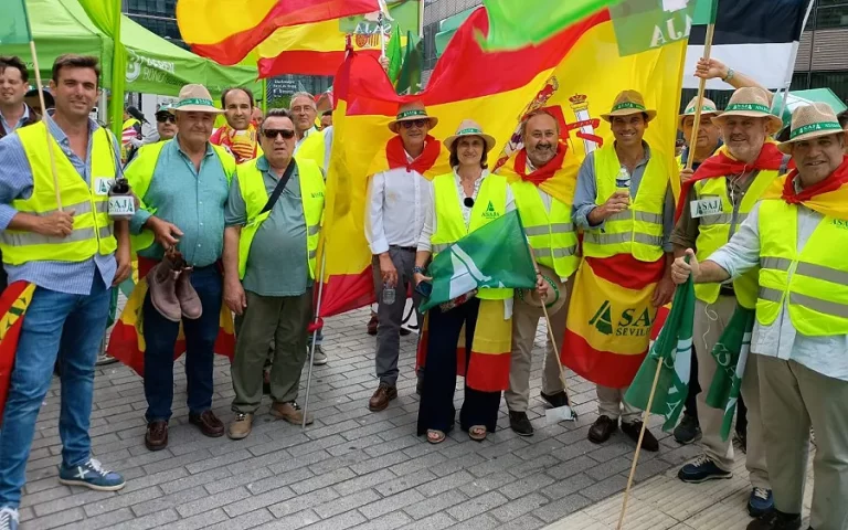 Foto manifestacion Von der Leyen entierra la PAC y se carga la soberanía alimentaria de Europa