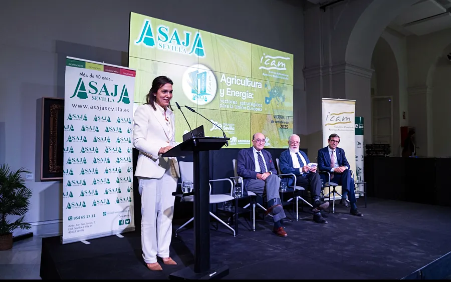 Foto Ya puedes ver en FLICKR las mejores imágenes de nuestra jornada "Agricultura y Energía", con la entrega de la Distinción de Honor a Cristina Lobillo