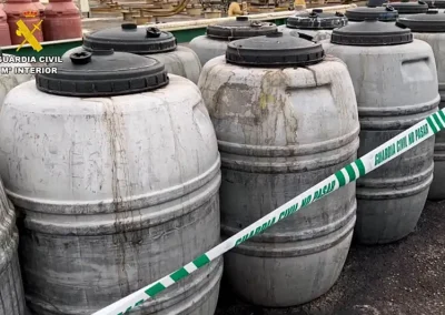Foto barriles ASAJA-Sevilla felicita a la Guardia Civil por la detención del presunto autor de una estafa de más de 1,5 millón de euros a productores y agricultores de aceituna en las provincias de Sevilla y Huelva
