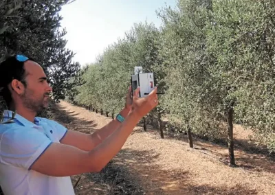 Foto técnico La tecnología garantiza el riego óptimo en los cultivos de La Vega